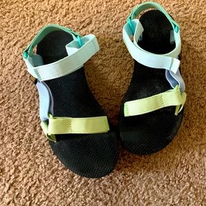 green colorblock teva midforms